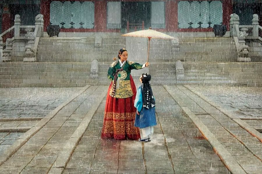 The-Queens-Umbrella
